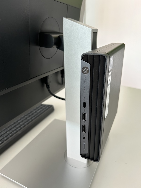HP Mini Desktop PC Befestigung hinter dem Bildschirm